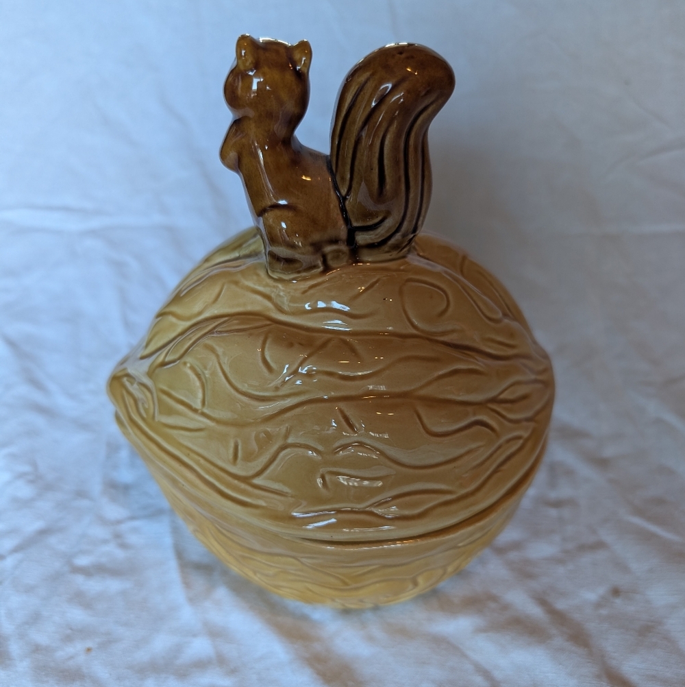 2/30$ Squirrel Walnut Ceramic Candy Dish - Picture 3 of 9